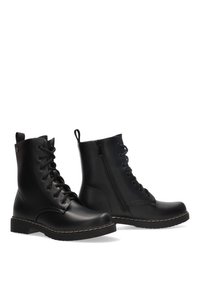Botas de cuero negro hasta el tobillo con cordones y cremallera lateral. Presentan una punta redonda, suela cosida y costuras en blanco contrastantes a lo largo de la base.