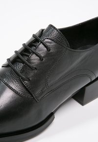 Bianco Derbies - black