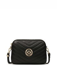 Borsa a tracolla nera in pelle con texture a zigzag, hardware in oro con logo e tracolla regolabile. Design compatto e rettangolare.