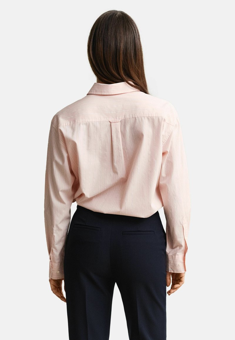 GANT RELAXED FIT CLASSIC STRIPED - Košilová halenka - apricot pink