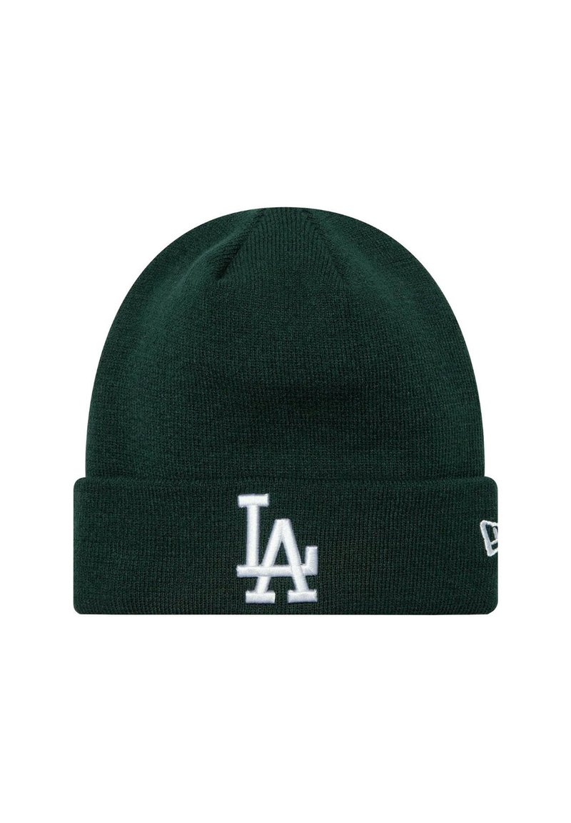 Bonnet tricoté vert avec un revers, arborant un logo "LA" brodé blanc à l'avant et une petite étiquette de logo sur le côté.