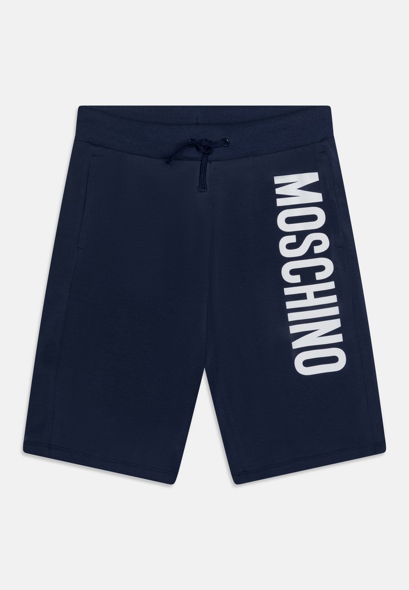 Short bleu marine avec cordon de serrage, poches latérales et logo "MOSCHINO" imprimé verticalement en blanc sur la jambe gauche.