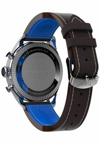 Zegarek Timex z kopertą ze stali nierdzewnej. Brązowy skórzany pasek z niebieskimi akcentami. Srebrna korona i grawerowane detale na tylnej stronie.