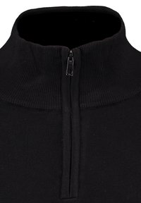 Schwarzer Reißverschluss-Pullover mit geripptem hohem Kragen und glatter Textur. Der Reißverschluss befindet sich an der Vorderseite und reicht bis zur Hälfte nach unten.