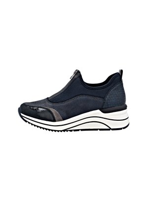 Sort og mørkegrå slip-on sneaker med tekstureret hæl, frontlynlås og tyk hvid sål med sorte detaljer.