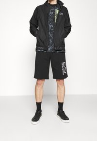 EA7 Emporio Armani Tunn jacka - black