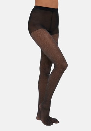 Zwarte doorzichtige panty met een gestructureerd bovenstuk en glinsterende accenten, die overgaan in een effen zwarte kleur bij de voeten. Over het algemeen een gladde afwerking.
