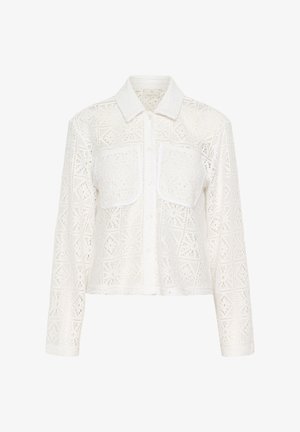 Biela košeľa s dlhým rukávom na gombíky z háčkovanej čipky a dvoma náprsnými vreckami, s klasickým golierom a mierne skráteným strihom.