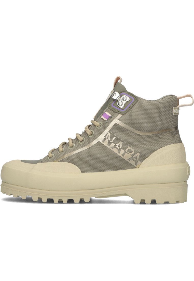 Beige und olivgrüne Hochformat-Wanderstiefel mit dicker Sohle, Metallösen und "NAPAPIJRI"-Logo an der Seite.