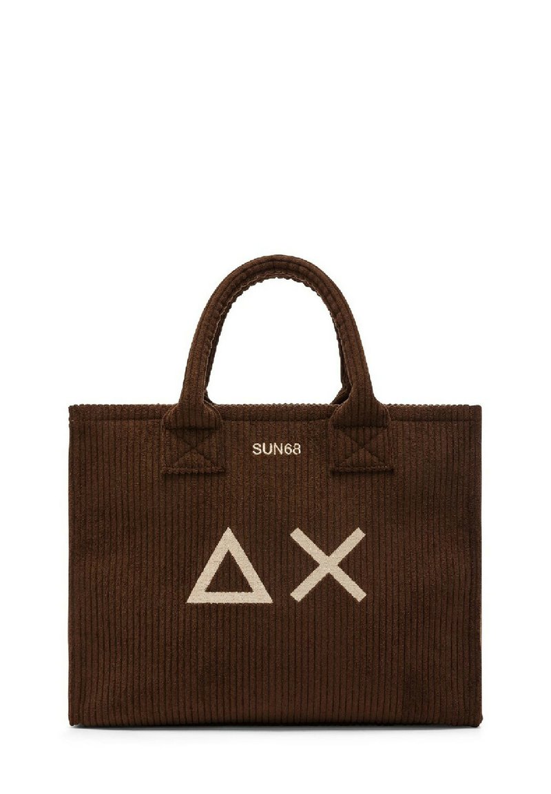 Borsa a spalla in corduroy marrone con due manici, caratterizzata da un logo bianco e forme geometriche sul fronte. Superficie testurizzata con righe verticali.