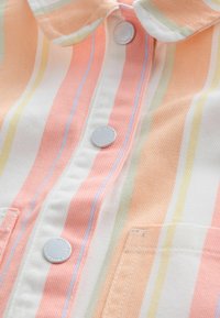 Neselectat, multi stripe