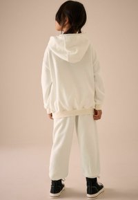 Next JOGGERS SET  - Verryttelypuku - ecru graffiti