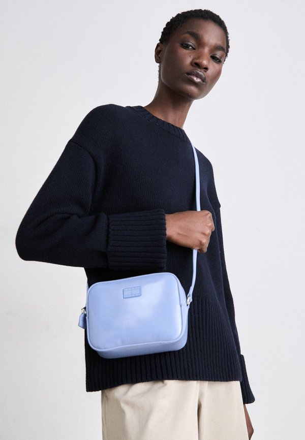 MUST CAMERA BAG  - Cross body bag - clear water4