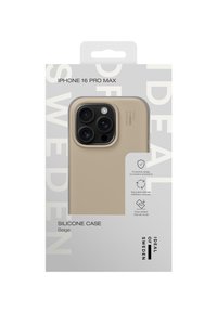 Coque en silicone beige pour iPhone 16 Pro Max, avec une texture lisse et des découpes pour l'appareil photo. Emballée dans un design minimaliste avec les informations clés.