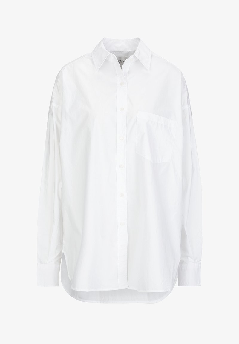 Chemise blanche à manches longues avec boutons, col pointu et poche poitrine gauche, coupe ample et ourlet légèrement arrondi.