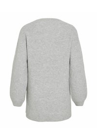 Gai pelēks garais piedurkņu adīts džemperis ar ribotu tekstūru, redzams no aizmugures ar brīvu griezumu un apaļu kakla izgriezumu.