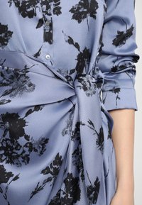 Cinq à Sept COOL CARNATION JACEY DRESS - Rochie de zi - rustic blue