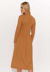 Makadamia DRESS WITH A STAND-UP COLLAR - Sukienka letnia