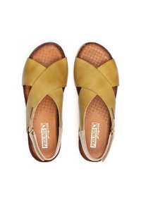 Pikolinos MAHON - Sandalias de cuña - yellow