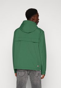 Tommy Jeans CHICAGO  - Vindjacka - court green