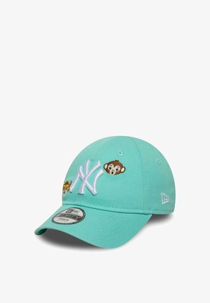 Türkisfarbene Baseballkappe aus Baumwolle mit weißem, gesticktem New York Yankees-Logo und Tiermotiven, darunter ein Affe und ein Tiger.
