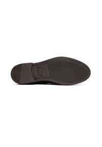 Sole di scarpa marrone liscia con motivo di grip testurizzato e area del tallone rinforzata, esposta su uno sfondo bianco.