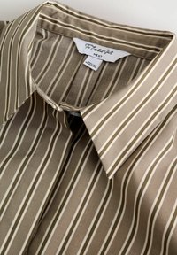 Unselected, mocha/brown stripe
