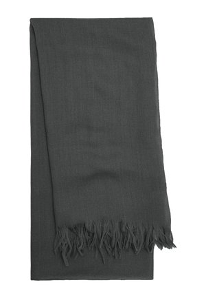 Ciemnoszary pleciony szalik złożony, z widocznymi luźnymi frędzlami u dołu.