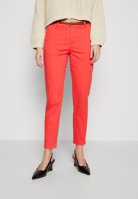 b.young DAYS CIGARET PANTS - Chino hlače - cayenne