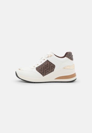 ICONISTEP PILLOW WALK - Sneakers laag - brown