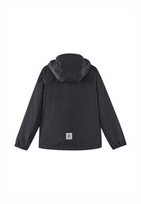 Czarna kurtka z kapturem, elastycznymi mankietami i naszywką z logo na plecach. Gładki materiał o minimalistycznym designie i nowoczesnym kroju.