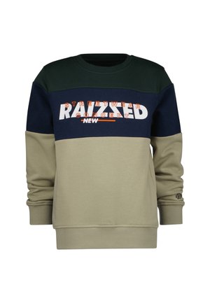 Bluza z okrągłym dekoltem z blokami kolorów w ciemnej zieleni, granacie i beżu, z nadrukiem "RAISED" i "STREETWEAR CONCEPT NEW" na piersi.