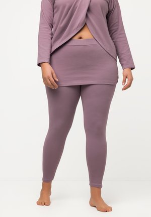 Lila Baumwoll-Loungewear-Set mit einem langärmligen Oberteil mit drapiertem Vorderteil und einer engen Hose, beide mit einer glatten Textur und elastischem Bund.