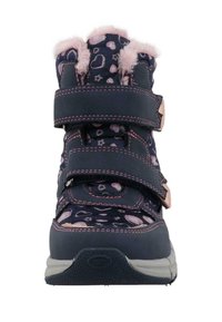 Bērnu tumši zili ziemas zābaki ar rozā sirds motīviem, diviem Velcro stiprinājumiem, rozā diegu un mīkstu rozā kažokādas oderi augšdaļā.