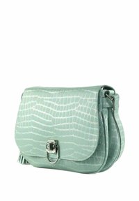 Crosstbag in mintgrün mit Krokodilprägung aus synthetischem Material, ausgestattet mit einem Metallverschluss und seitlicher Quaste; flaches, strukturiertes Design, verstellbarer Riemen.