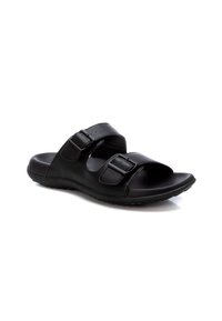 Chanclas negras de cuero con dos correas ajustables con hebillas, diseño minimalista y plantilla acolchada para mayor comodidad.