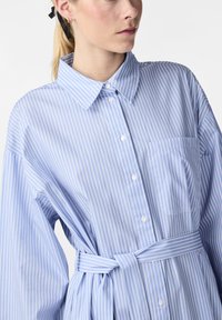 YAS YASTUESDAY SHIRT DRESS  - Skjortklänning - vista blue/white