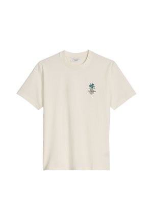 T-shirt color bianco sporco a maniche corte con piccolo logo di pianta verde e testo sul petto a sinistra, scollo tondo e vestibilità regolare.