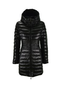 Cappotto invernale nero lucido imbottito con cappuccio, zip frontale lunga e dettaglio in vita arricciato.