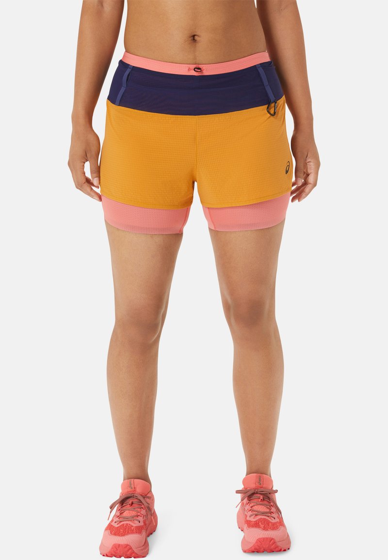 ASICS Korte broeken zandkleur ASICS Korte broeken zandkleur