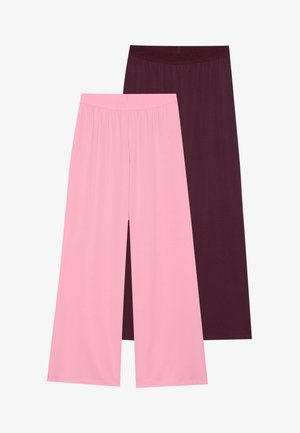 Dos pares de pantalones de pierna-ancha: uno en suave rosa y el otro en un burdeos profundo. Ambos cuentan con una cinturilla elástica y una textura suave.