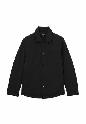 Černá bunda z lehké tkaniny s knoflíkovou légou, špičatým límečkem a jednokapsou na hrudi. Minimalistický design, bez vzorů.