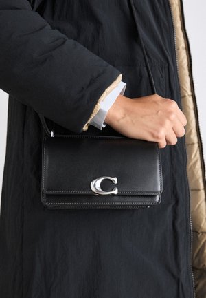 LUXE REFINED BANDIT CROSSBODY - Sac bandoulière - black