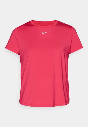 Różowa koszulka sportowa z gładkiego, lekkiego materiału. Ma krótkie rękawy i białe logo Nike na piersi.