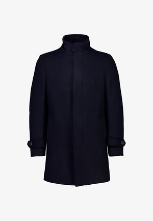 Abrigo de lana azul marino con un alto cuello, bolsillos laterales y puños abotonados. Textura suave con un diseño minimalista y sin patrones visibles.