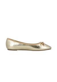Ballerine metallizzate oro con punta arrotondata, caratterizzate da un piccolo fiocco sul davanti e da una morbida soletta beige. Suola in gomma piatta.