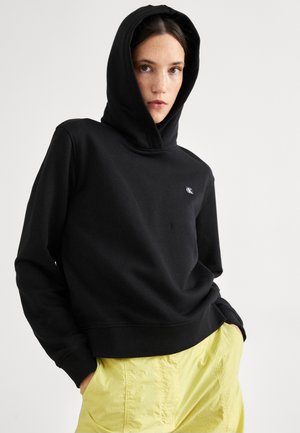 BADGE REGULAR HOODIE - Mikina - black