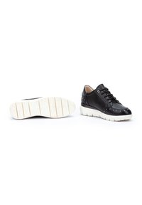 Pikolinos Zapatillas - black