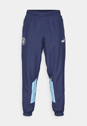 Marineblaue Trainingshose mit elastischem Bund, hellblauen seitlichen Akzenten und PUMA-Logo. Hergestellt aus leichtem Stoff, mit eng anliegenden Bündchen.