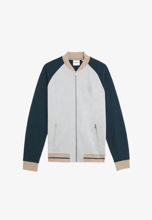 Herre zip-up jakke i grå med mørkeblå raglanærmer, beige halsudskæring og manchetter, der har to frontlommer og et diskret logo.